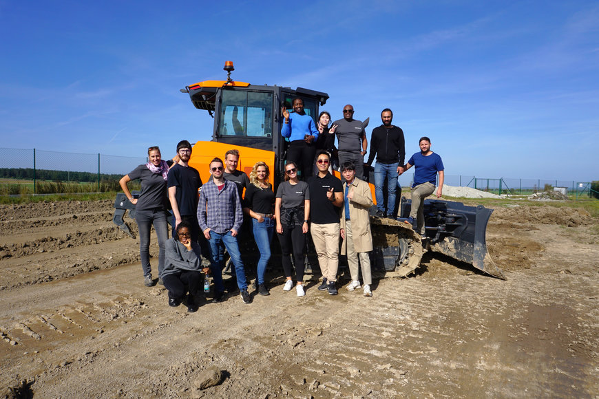 DEVELON-Team Planierraupenschulung